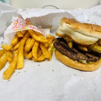 D&D Dogs - Mm.. fresh grilled burger and crisp fries - American Near Me - Evanston, Illinois