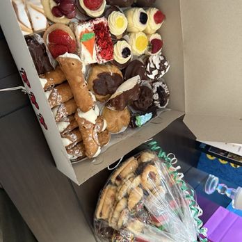 Francesco's Bakery - Pastries and cookies - Bakeries Near Me - Hicksville, New York