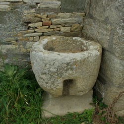 Chapelle de St Vio - Bénitier ou autre usage ?