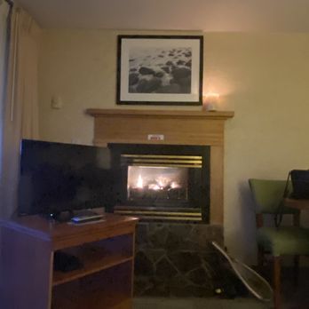 The Wayside Inn - Living room - Hotels Near Me - Cannon Beach, Oregon