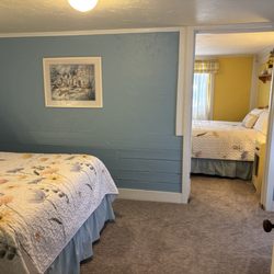 Willow Glen Inn and Event Center - The cottage suite has two bedrooms each with queen size beds.