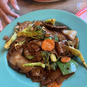 Sweet Basil - Pad See Ew - Thai Near Me - Franklin, Wisconsin