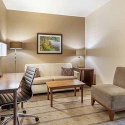 Best Western Premier Boulder Falls Inn - Guest Room