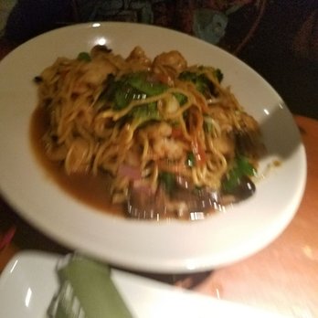 Big Bowl - Stir fry bar: garlic ginger sauce with noodles, chicken and shrimp. - Chinese Near Me - Edina, Minnesota
