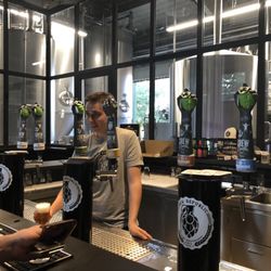 Crew Republic - Tap room
