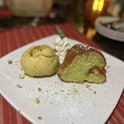 Bottagra - Homemade pistachio gelato and cake