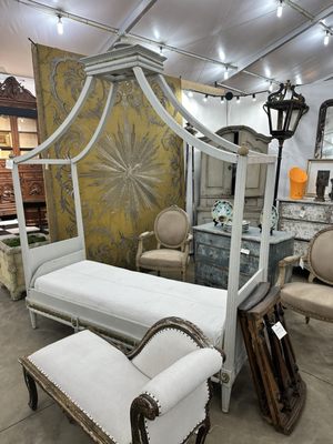 Original Round Top Antiques Fair by null