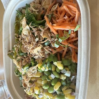 Silantra Asian Street Kitchen - Chicken bowl with coconut rice and yellow curry sauce - Vegan Near Me - Camp Hill, Pennsylvania Silantra Asian Street Kitchen - Chicken bowl with coconut rice and yellow curry sauce - Vegan Near Me - Camp Hill, Pennsylvania