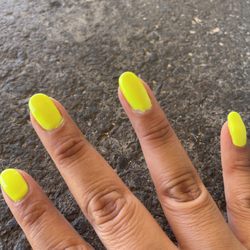 LV Maui Nail and Spa - Chipped a couple hours later.