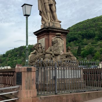 Alte Brücke - Statuen auf der Alten Brucke - Landmarks & Historical Buildings Near Me