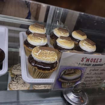 Molly's Cupcakes - Cupcakes Near Me - Chicago, Illinois Molly's Cupcakes - Cupcakes Near Me - Chicago, Illinois