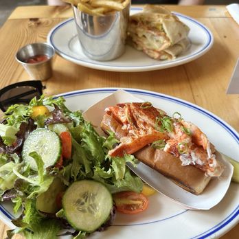Red Hook Lobster Pound - Lobster roll / Lobster crunch wrap - Seafood Near Me - Brooklyn, New York