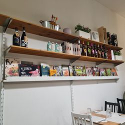 La Pentola Vegana - Books and drinks