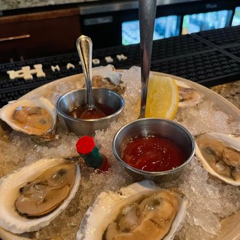 Vinted Wine Bar & Kitchen - Wine Bars Near Me - West Hartford, Connecticut