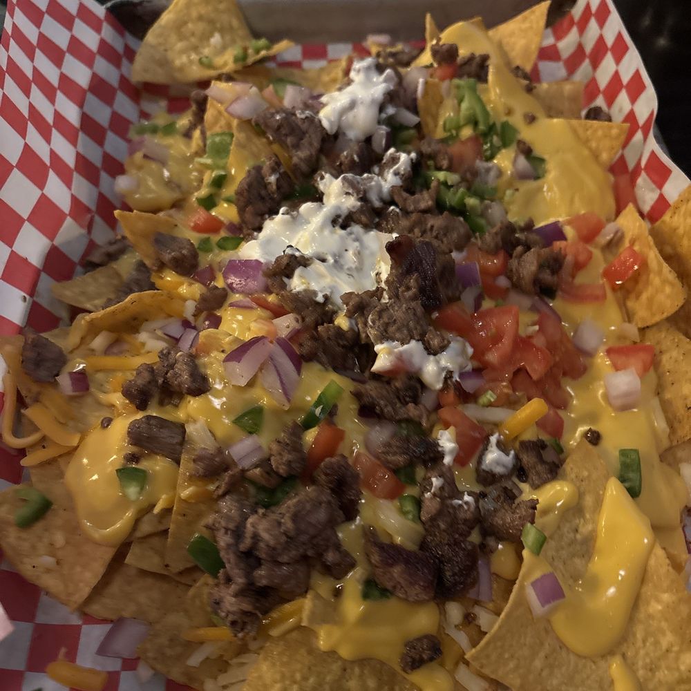 2 Javelinas Draft House - Javielinas Nachos with Beef - Bars Near Me - Pecos, Texas