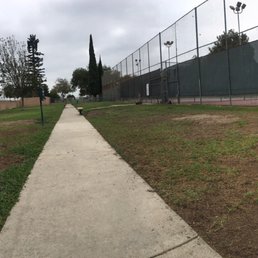 Lonely Dog Park. Came here at 10am and there was no one here. No other dogs for my dog to play with. Had to go to another park.
