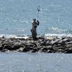 Pontile - Statue of Neptune from the pier, but it could be Aquaman :)