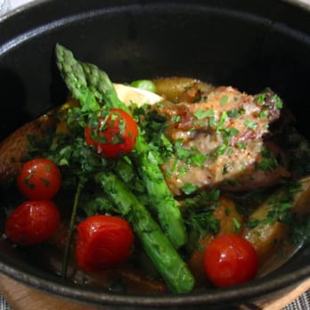 Les Cocottes - Cocotte of the Day - Chicken Fricassée, Asparagus, Potatoes, Cherry Tomatoes - Bistros Near Me - Paris, 01 Les Cocottes - Cocotte of the Day - Chicken Fricassée, Asparagus, Potatoes, Cherry Tomatoes - Bistros Near Me - Paris, 01