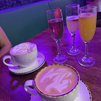 Madres Brunch - Breakfast & Brunch Near Me - Riverside, California