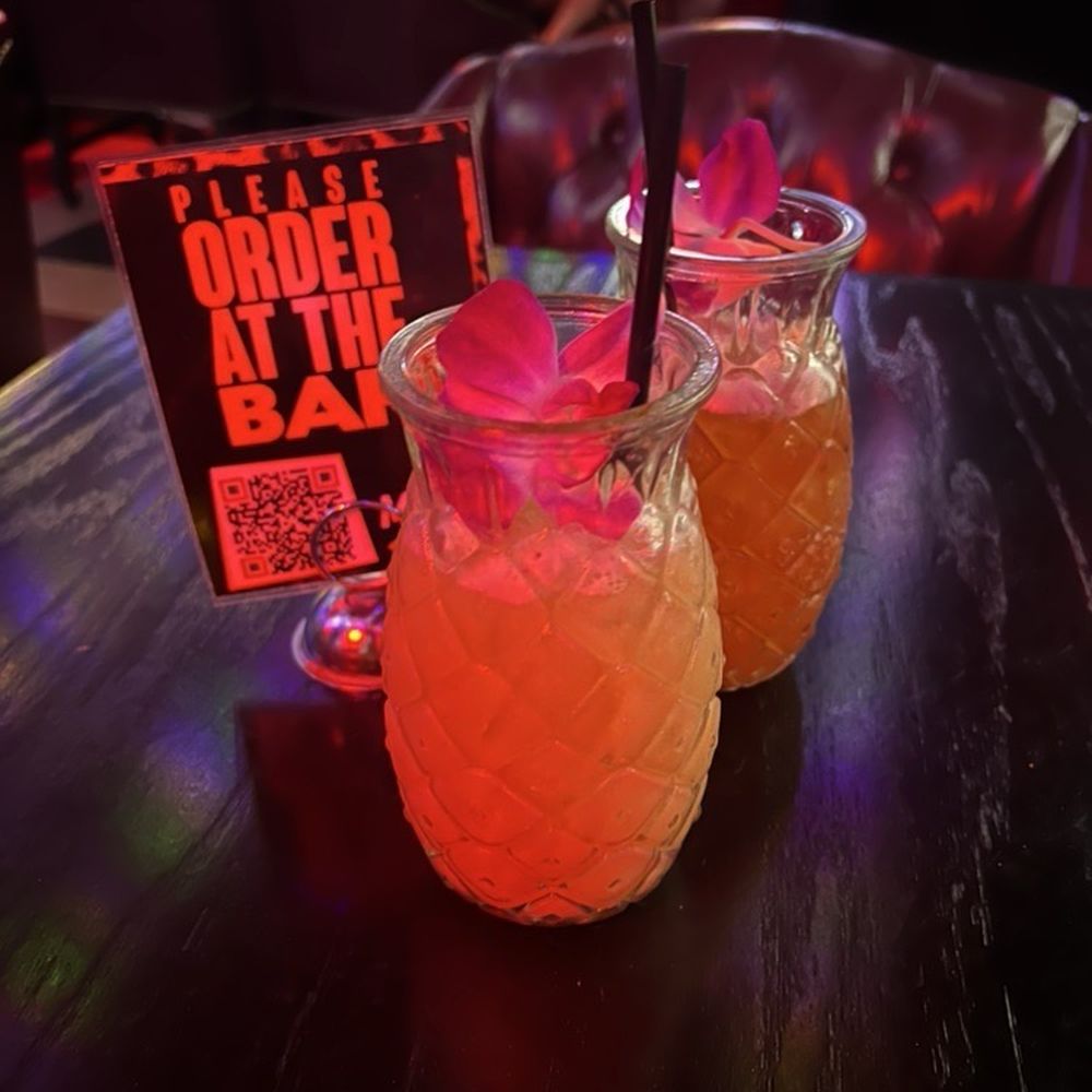 Tiny's Hi-Dive - Cocktails - Dive Bars Near Me - Los Angeles, California Tiny's Hi-Dive - Cocktails - Dive Bars Near Me - Los Angeles, California