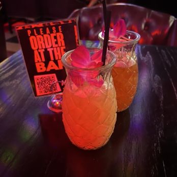 Tiny's Hi-Dive - Cocktails - Dive Bars Near Me - Los Angeles, California Tiny's Hi-Dive - Cocktails - Dive Bars Near Me - Los Angeles, California