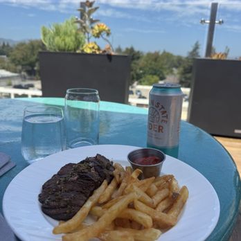 Sky & Vine Rooftop Bar - 10/10 - New American Near Me - Napa, California