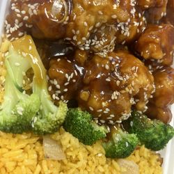 China Park - C21. Sesame Chicken Combination Platter
