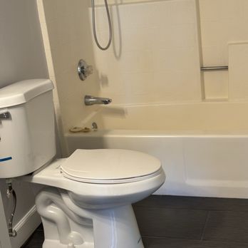 Pink Glove Cleaning Queens - Bath - Home Cleaning Near Me