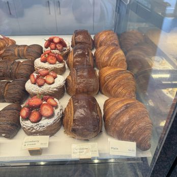Daan Go Cake Lab - Desserts Near Me - Richmond, British Columbia