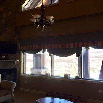 Grand Cascades Lodge - Resorts Near Me - Hamburg, New Jersey