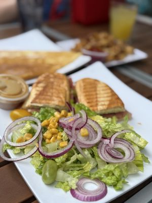 Le French Café by null