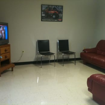 Jim Grizzle Tire - One of the two waiting rooms! - Tires Near Me - Van Buren, Arkansas