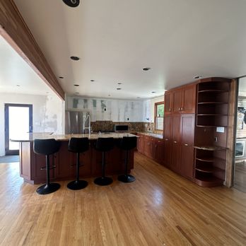 Claire Grix Interior Designer - Kitchen (before) - Interior Design Near Me Claire Grix Interior Designer - Kitchen (before) - Interior Design Near Me
