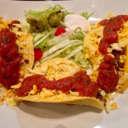 Suburritos - Kolme kovakuoriaista beef tacoa.