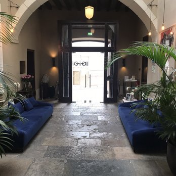Audrey's - Hotel's small but cute lobby. - Cafes Near Me - Lisbon, 11