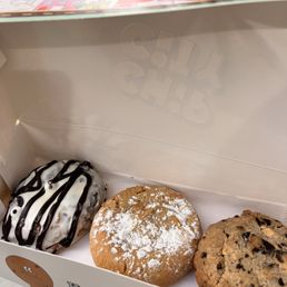 Biscoff cookie, cookies and cream, black and white