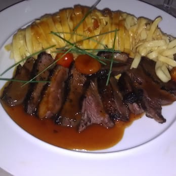 L'Ile - Seared duck breast with orange-apricot sauce and a cocoon of homemade fettuccine - French Near Me - Issy-les-Moulineaux, 92 L'Ile - Seared duck breast with orange-apricot sauce and a cocoon of homemade fettuccine - French Near Me - Issy-les-Moulineaux, 92