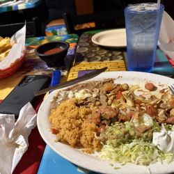 El Mariachi - Chicken fajitas with all the fixings and chip with good salsa