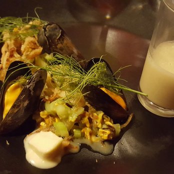 L'Hermitage Gantois Restaurant - Voorgerecht 1 met mosseltjes. De selder ertussen was speciaal gemarineerd. Echt lekker. - French Near Me - Lille, 59 L'Hermitage Gantois Restaurant - Voorgerecht 1 met mosseltjes. De selder ertussen was speciaal gemarineerd. Echt lekker. - French Near Me - Lille, 59