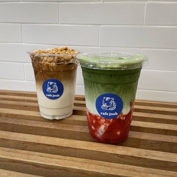 Cafe Joah - Jollypong cereal (left) and strawberry matcha latte - Coffee & Tea Near Me - New York, New York