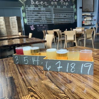Hana Koa Brewing - Very pretty colors and such a good mouth feel on the flavors. - Breweries Near Me - Honolulu, Hawaii
