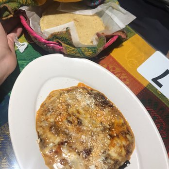 Restaurant Mole Del Rey - Queso con chorizo fundido - Mexican Near Me - Bell, California Restaurant Mole Del Rey - Queso con chorizo fundido - Mexican Near Me - Bell, California