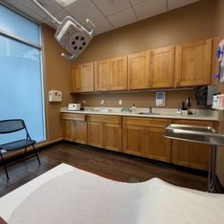 Queen's Island Urgent Care - Interior of examination room