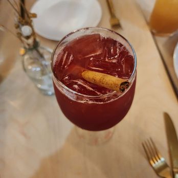 The Hook & Plow Bend - Cranberry spritzer mocktail - New American Near Me - Bend, Oregon The Hook & Plow Bend - Cranberry spritzer mocktail - New American Near Me - Bend, Oregon