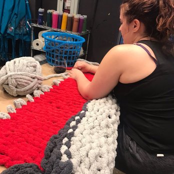 Pinot's Palette - Chunky blanket - Paint & Sip Near Me - Puyallup, Washington Pinot's Palette - Chunky blanket - Paint & Sip Near Me - Puyallup, Washington