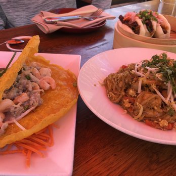 Star Noodle - Pad Thai, Vietnamese Crepe, Pork Bao Buns - Asian Fusion Near Me - Lahaina, Hawaii