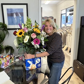 GEM Flowers - Dawn Leeser from Freedom Flooring & Interiors - Florists Near Me - San Marcos, California