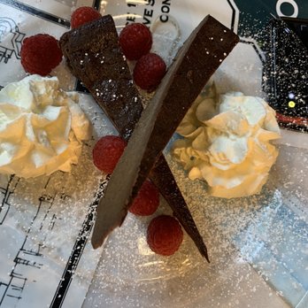 The Polo Inn - Flourless Chocolate Espresso Truffle Torte - Bed & Breakfast Near Me - Chicago, Illinois