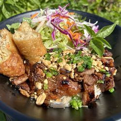 Red Wok - V1. Bun thit nuong