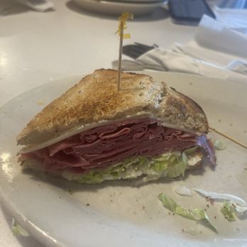 Blue Ash Chili - Corned Beef & Cheese - Burgers Near Me - Blue Ash, Ohio